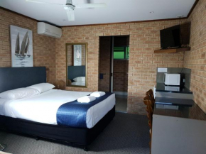 Гостиница Pacific Paradise Airport Motel  Пасифик Парадайс
